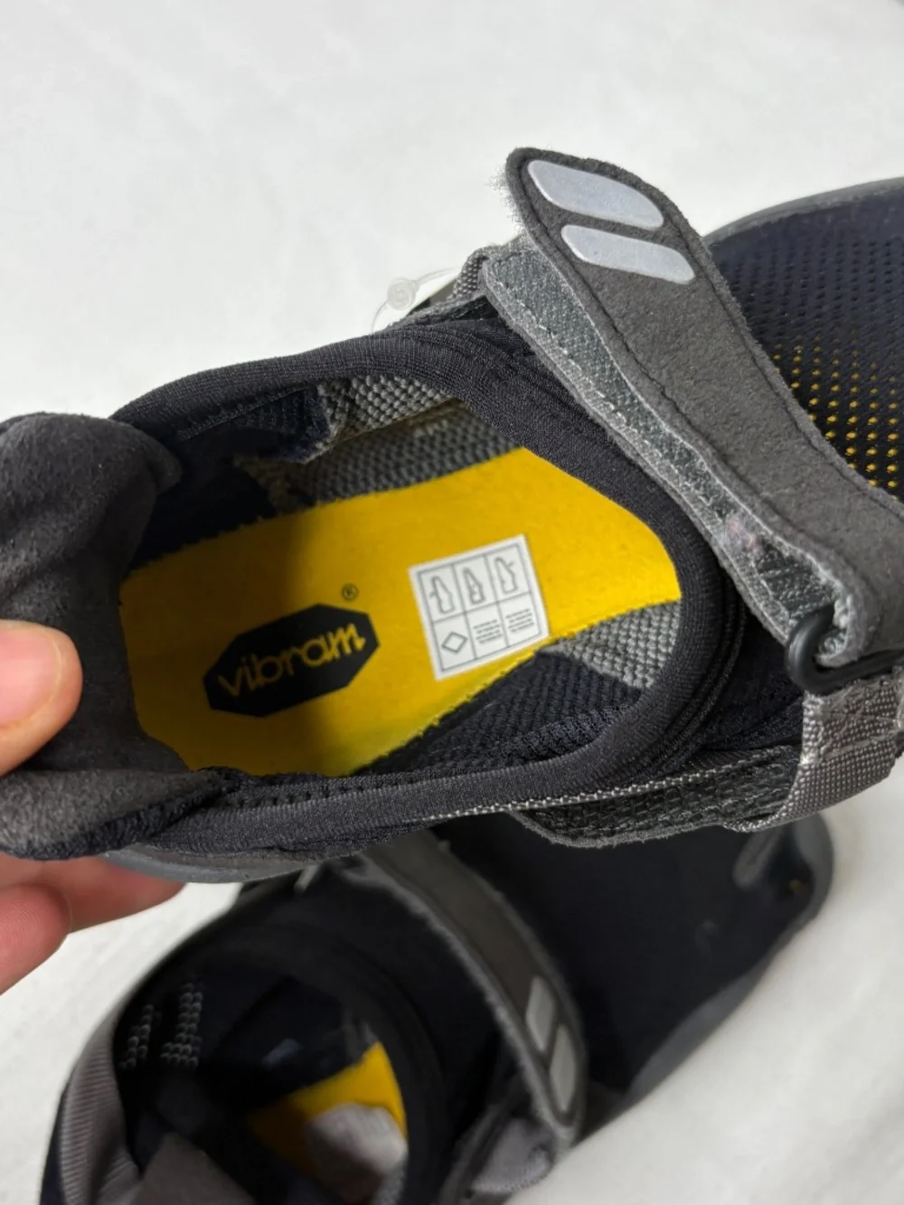 NEW Vibram FiveFingers W4485 TrekSport Minimalist Toe Shoes Womens Size 37 NWT